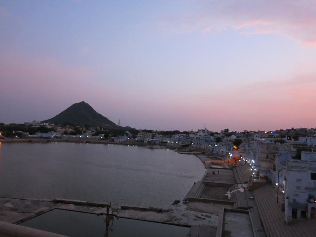 Hotel U-Turn Pushkar Room photo